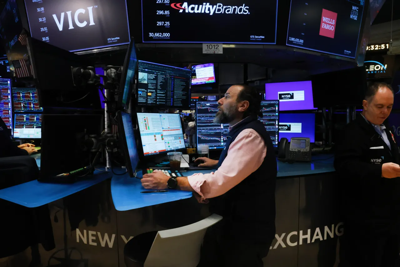 Salesforce, Snowflake, Workday Hit 52-Week Lows as Anthropic Rattles Enterprise Software