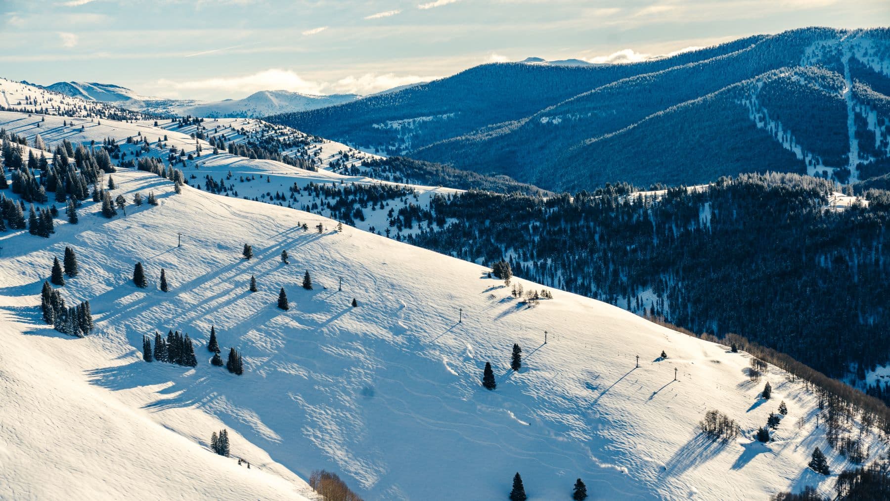 Vail Resorts Cuts Outlook as Poor Western Snowfall Hammers Skier Visits