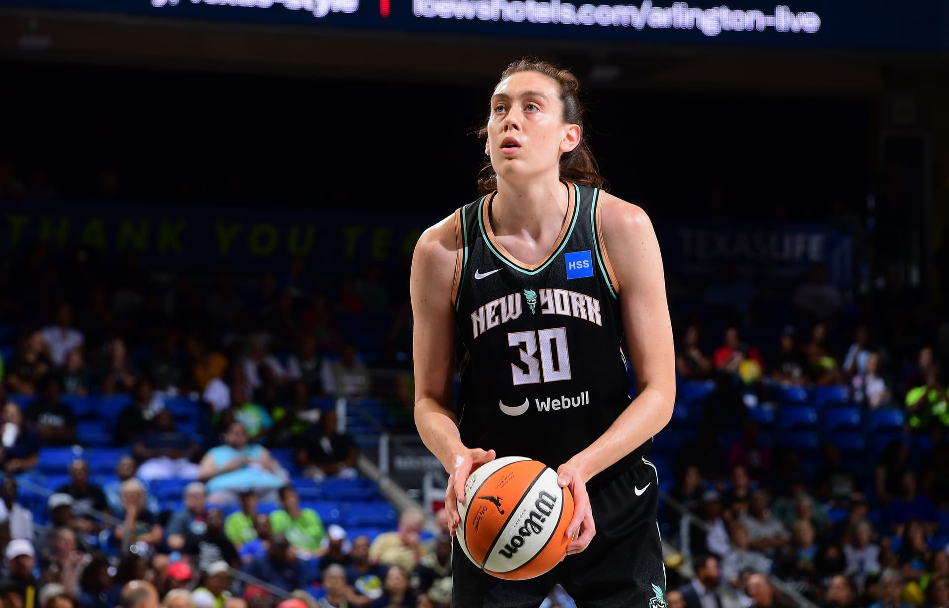 Breanna Stewart Undergoes Left-Knee MRI, Game 2 Availability Unclear
