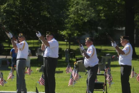Lawrence honors fallen service members at Oak Hill Cemetery ceremony