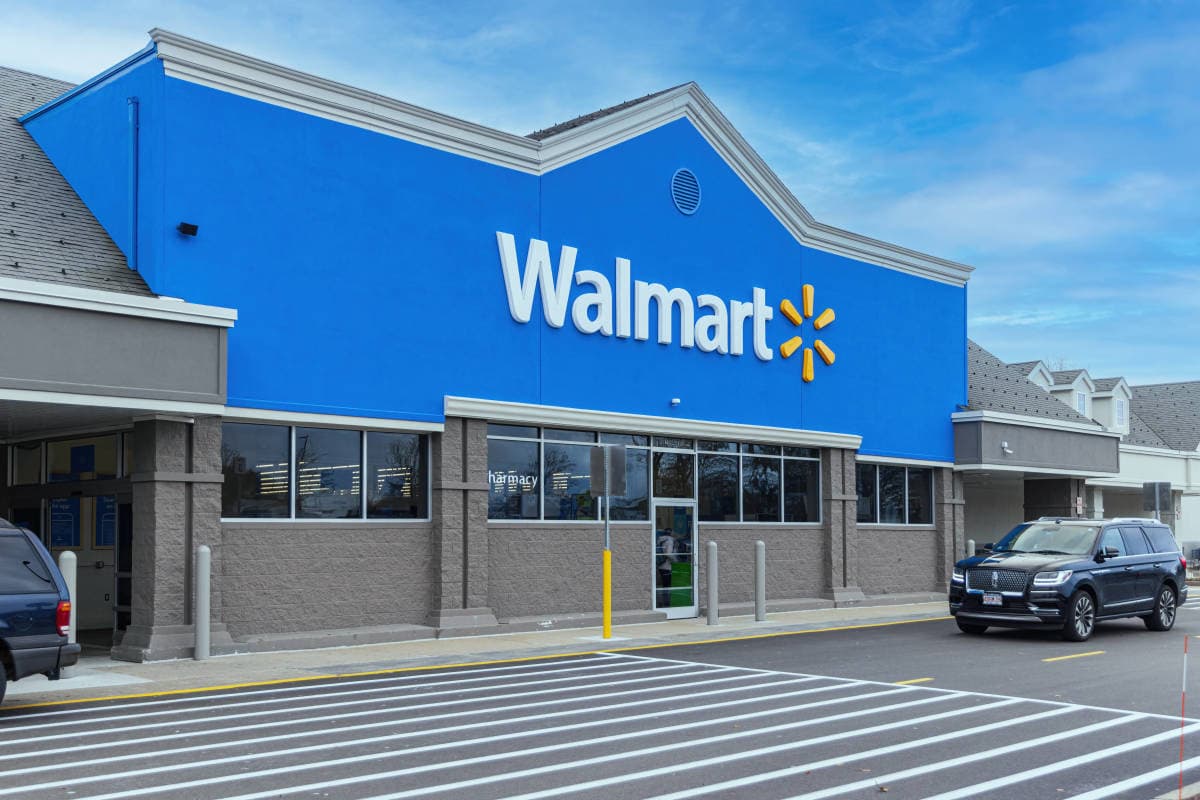 Walmart Keeps Thanksgiving Closed, Reopens Stores Early For Black Friday