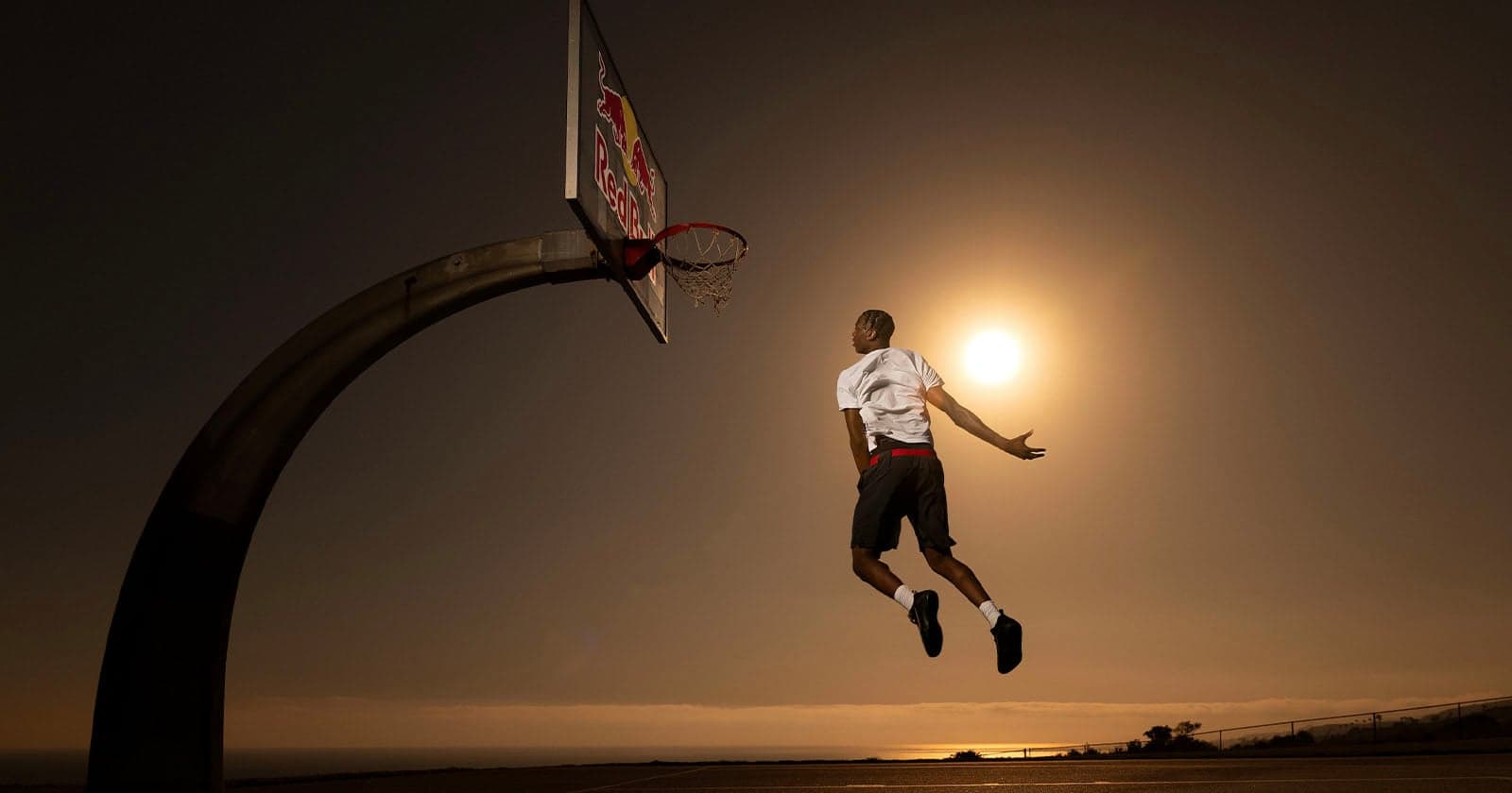Dustin Snipes recreates his iconic sun-dunking photo with AJ Dybantsa