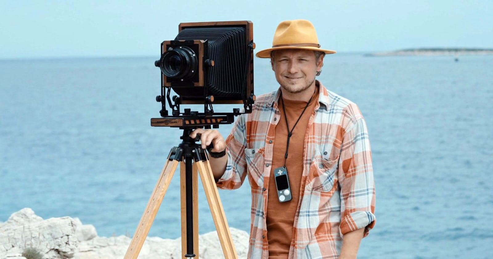 Ondu unveils handmade lightweight 8x10 field camera for wet plate work