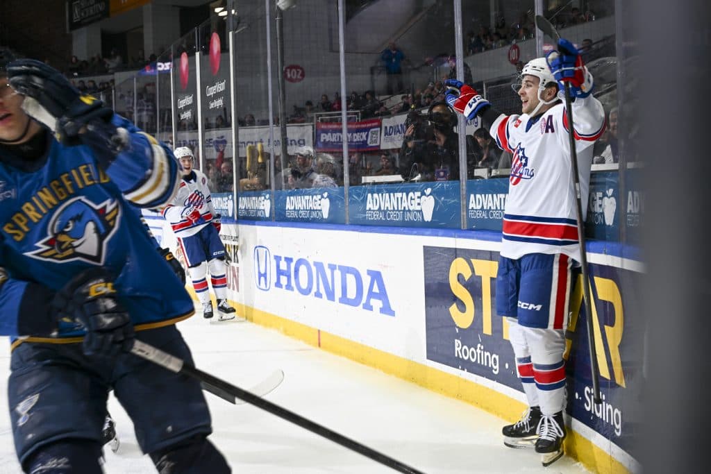 Isak Rosén's Natural Hat Trick, Ratzlaff Shutout Lead Amerks 4-0