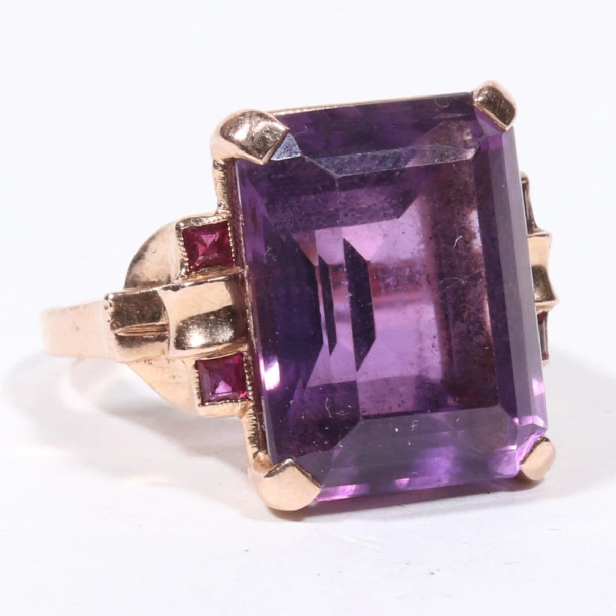 Feb. 9, 2026 Sale of 226 Vintage Jewelry Lots Yields Partial Results