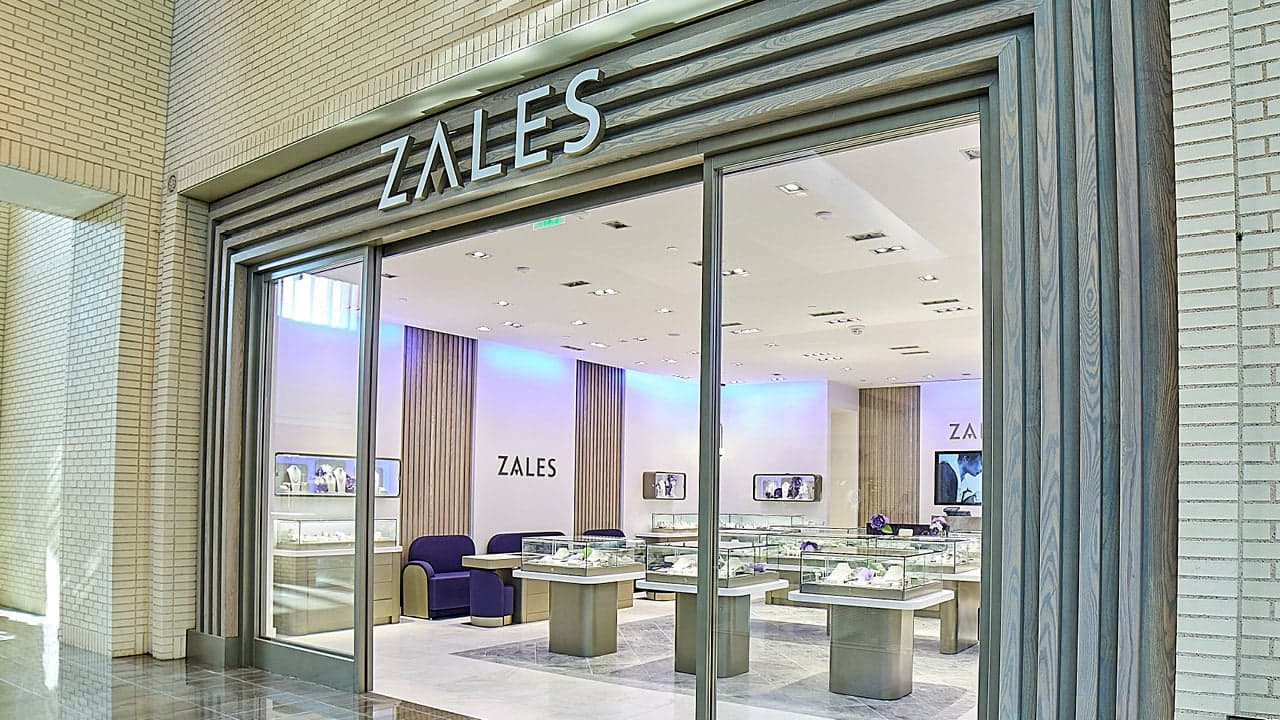 Signet lifts outlook as strategy gains traction across key brands
