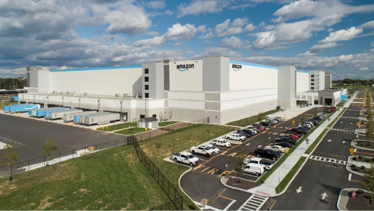 Amazon Plans 320,000-Square-Foot Warehouse Near Eugene Airport Site