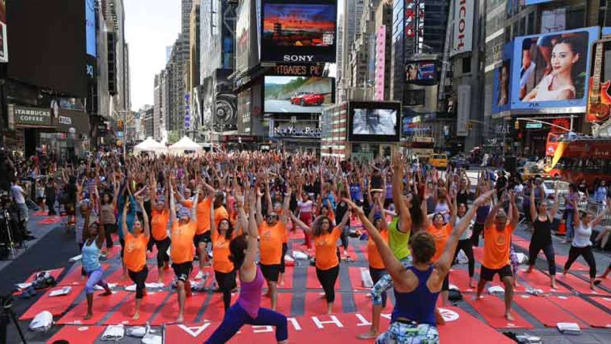 Yoga Day celebrations spread across Lincoln Memorial, Times Square, Navy Pier