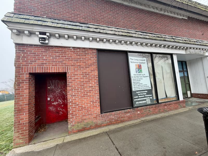 Riverhead residents urge town to spare planned science center site