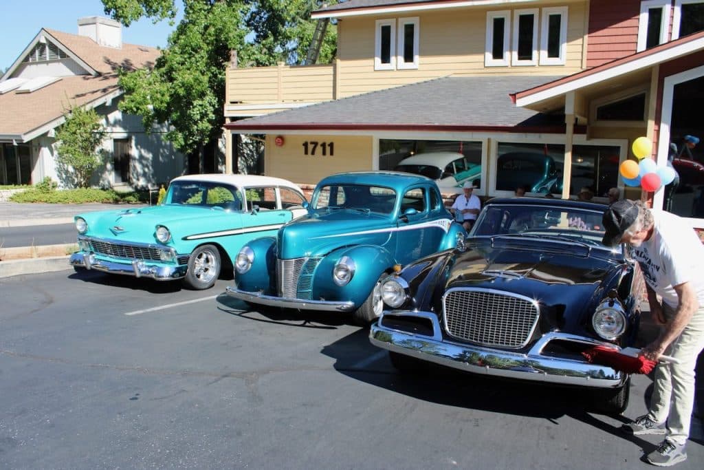 Classic car cruise brings community to Gatesville downtown square