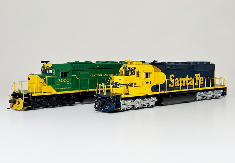 Model Railroader Evaluates Athearn HO SD40-2, Praises Layout Performance