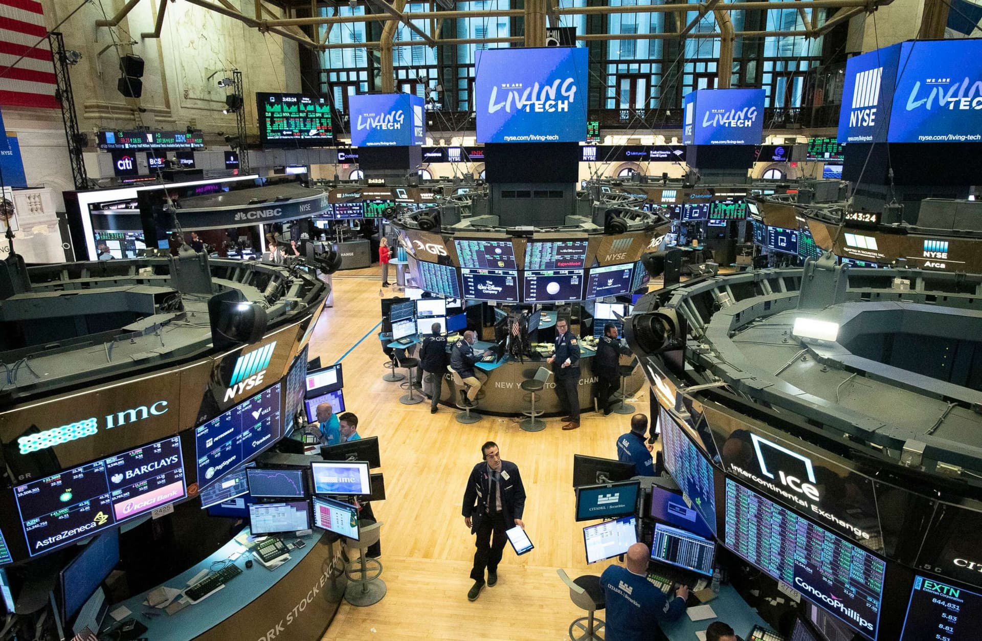 Wall Street Slips in Thin Year-End Trading as 2025 Ends