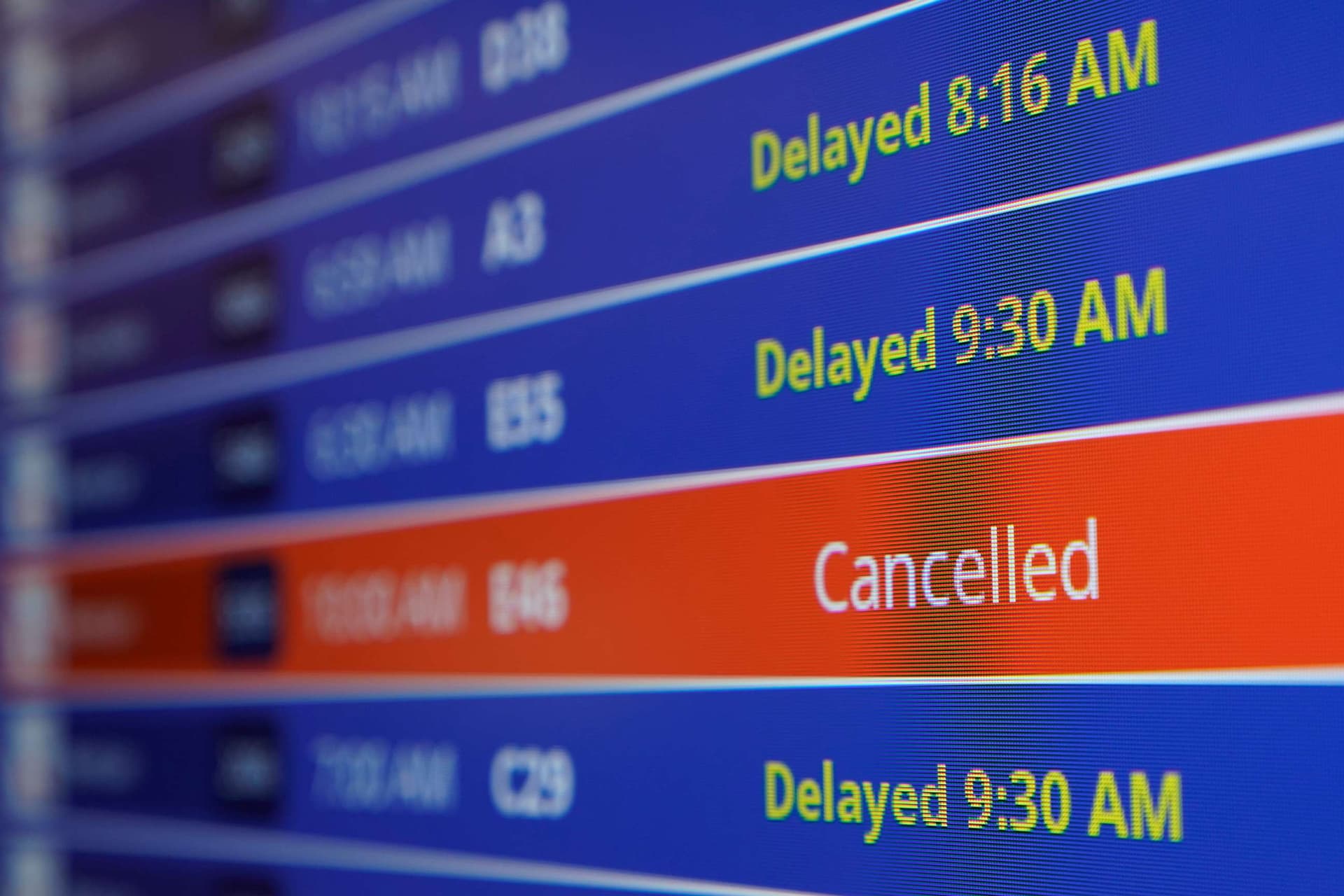 Flight Cancellations to Persist as Government Reopens FAA Orders Remain
