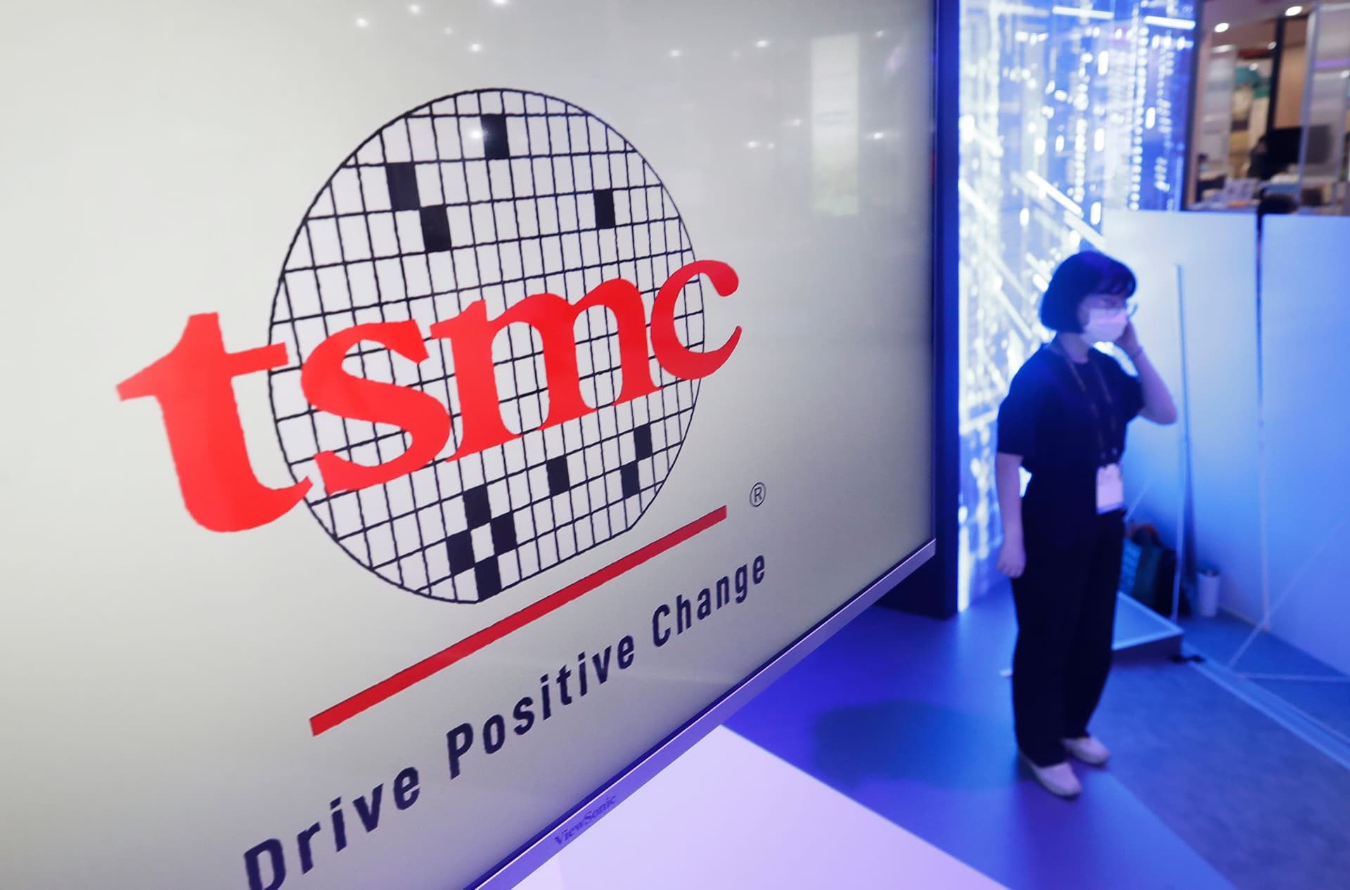 TSMC Profit Surges Nearly 40% as AI Demand Supercharges Chips