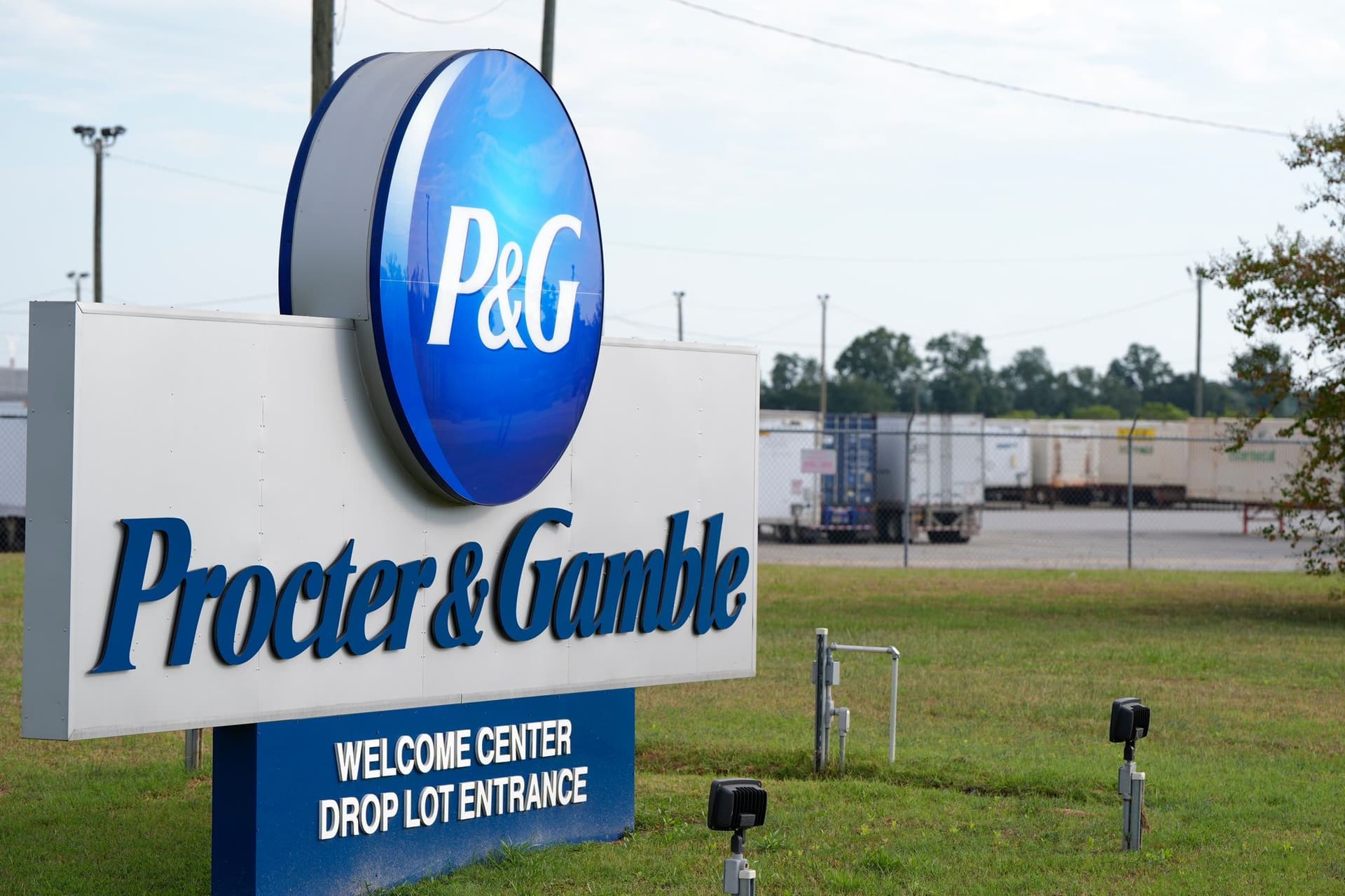 P&G’s First Quarter Beats Estimates; Tariff Hit Seen Diminishing