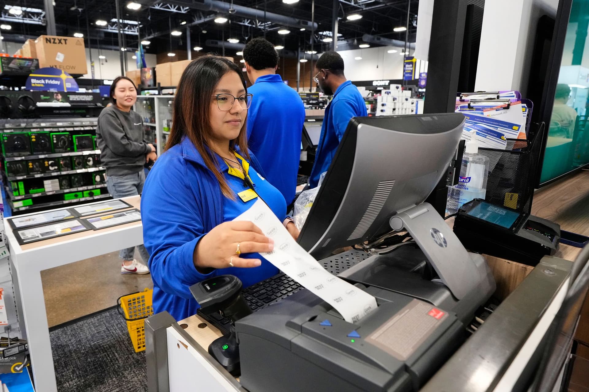 Black Friday opens with steady momentum, online sales lift retailers