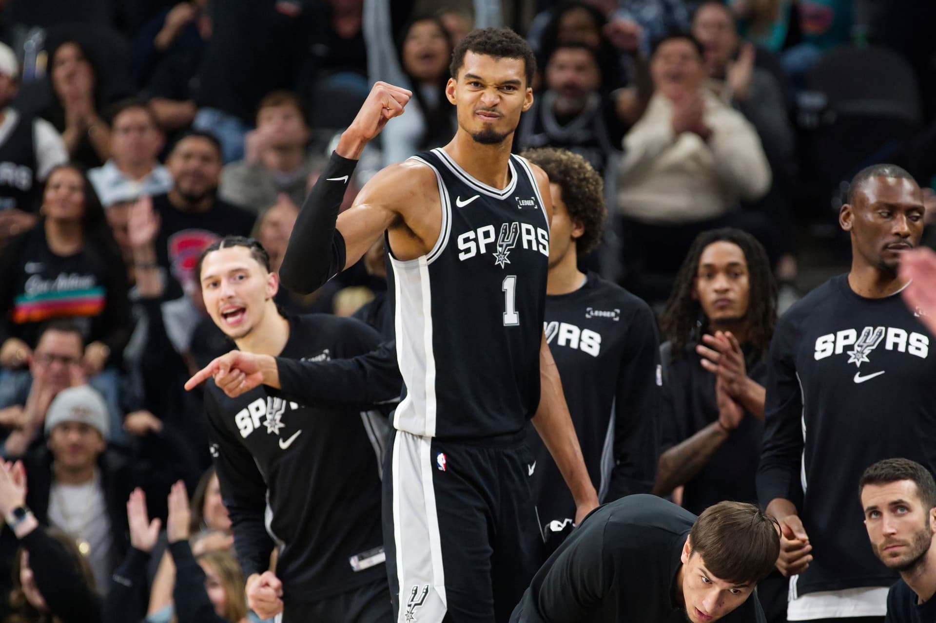Wembanyama erupts for 39 points, Spurs take 2-1 series lead