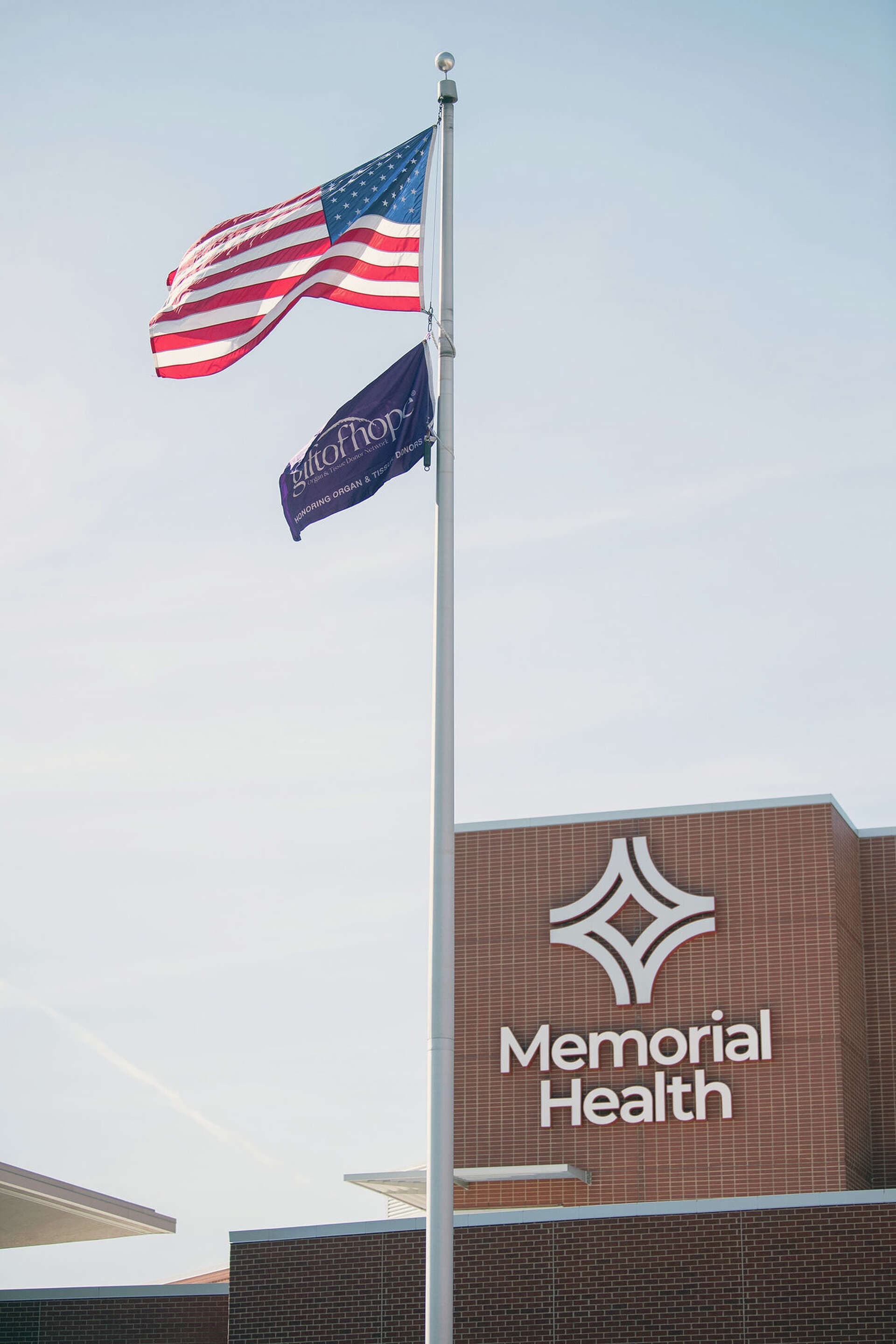 Jacksonville Memorial Hospital Hosts Flag-Raising to Promote Organ Donation Registration