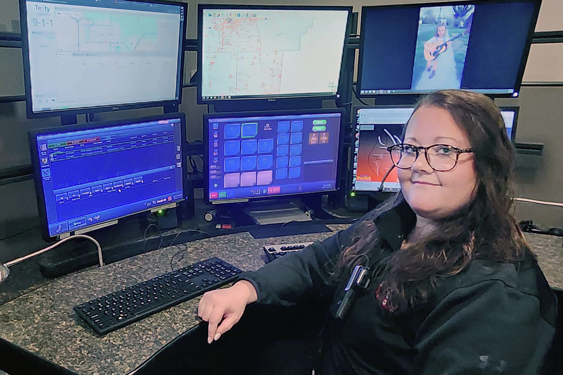Morgan County 911 telecommunicator helps callers stay calm in crisis