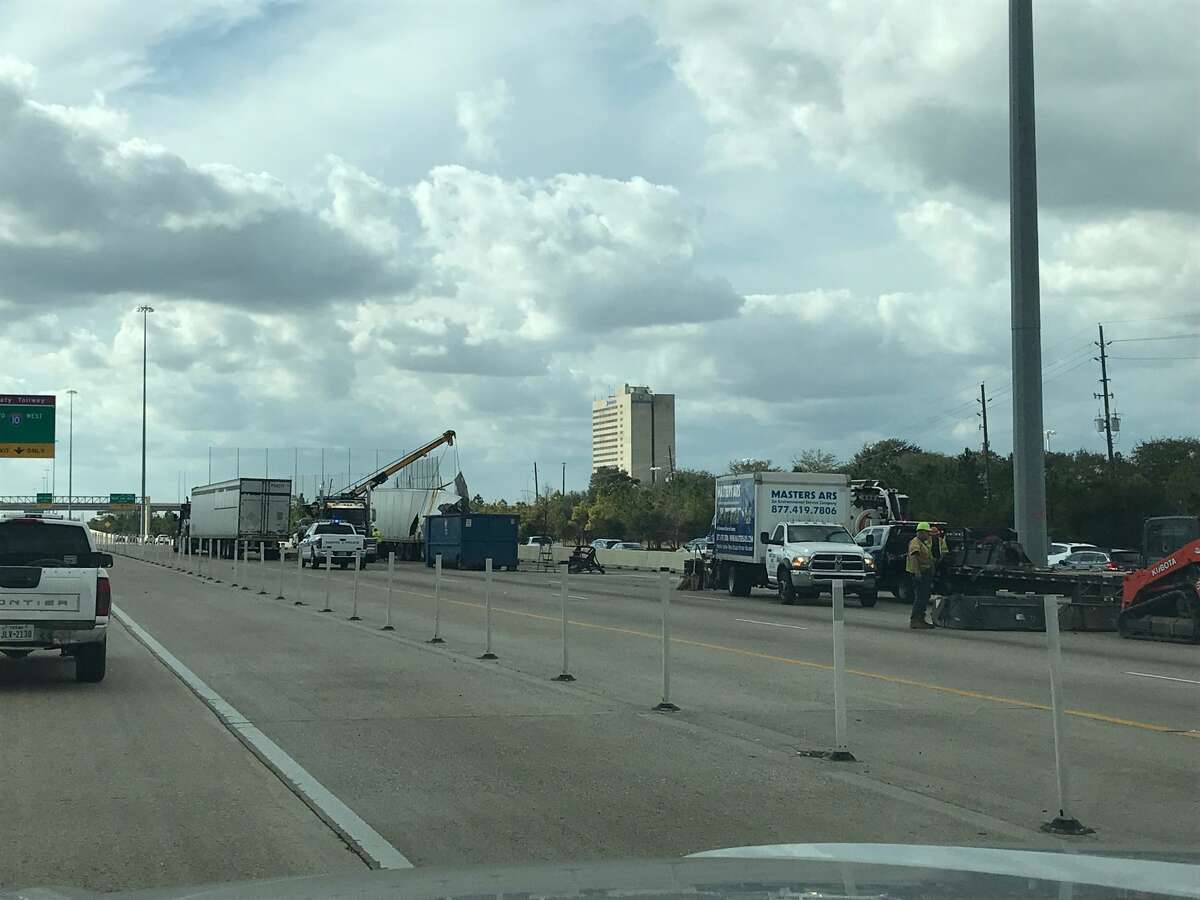 Tow truck hits stopped sedan on Katy Freeway, kills driver