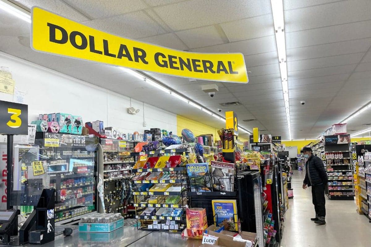 U.S. retail sales rise 0.9% in May, Dollar General sees opportunity