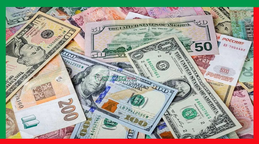 Dollar Falls to Lowest Since October as Data Clouds Fed Path