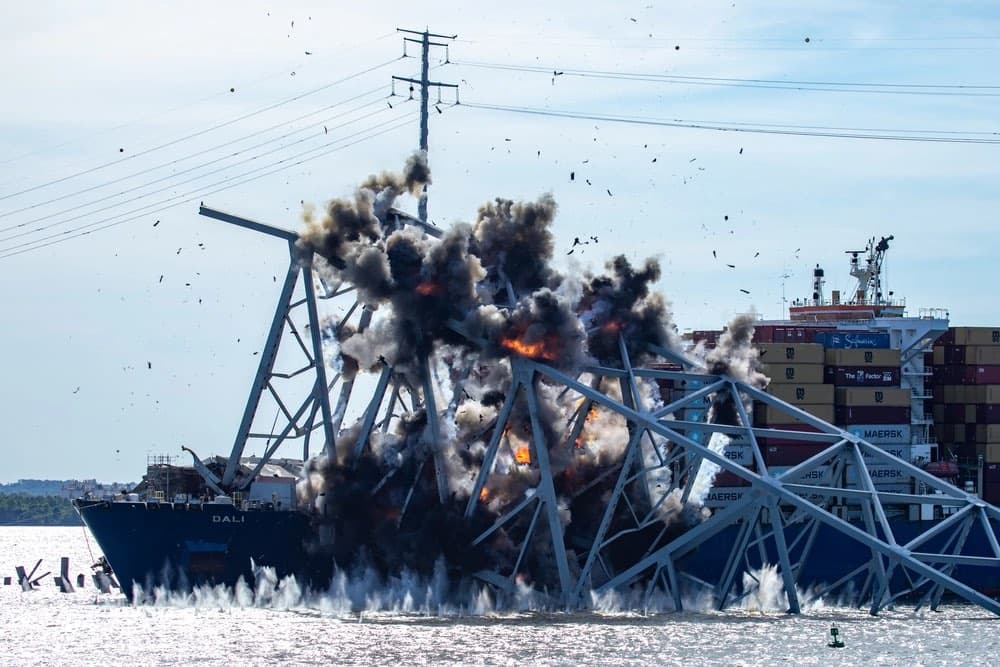 Bridge Insurer Settles With Dali Ship Owners for $350 Million