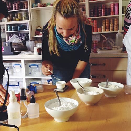 Soap School bath bomb course turns DIY craft into full-day training