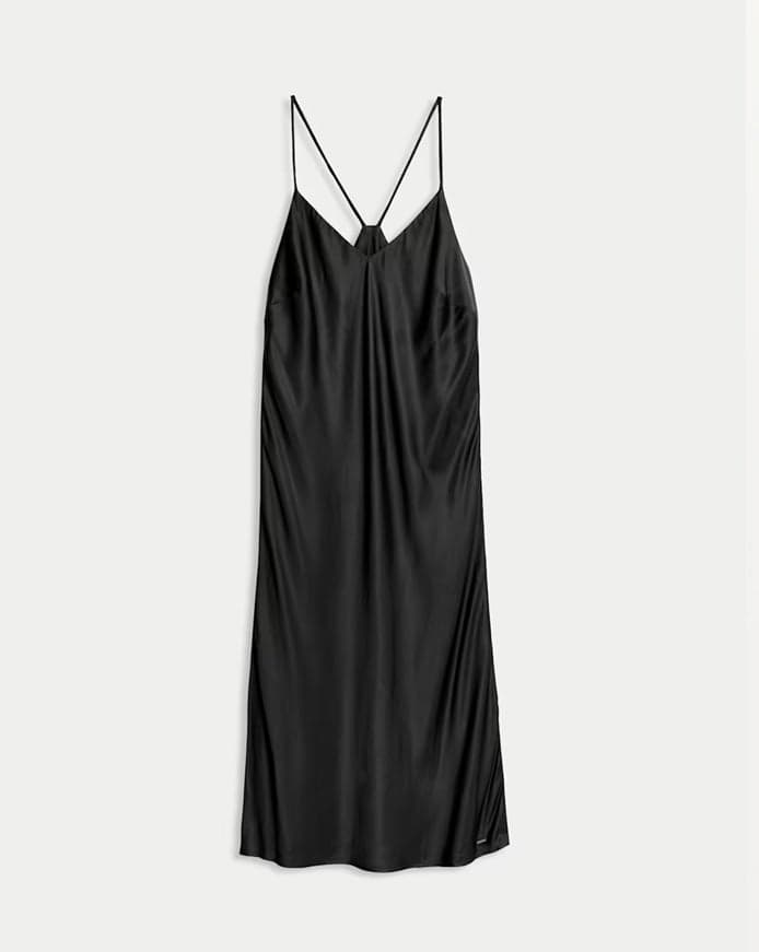 Carolyn Bessette-Kennedy Inspires Nineties Minimalism, Coastal Grandmother Style Returns