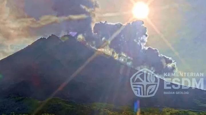 Mount Merapi unleashes hot ash flows, raising alert in Yogyakarta