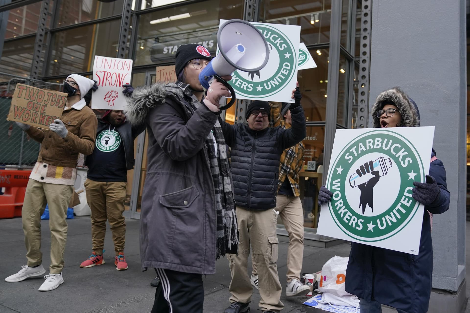 Starbucks Union Workers Threaten Nationwide Strike Without Contract