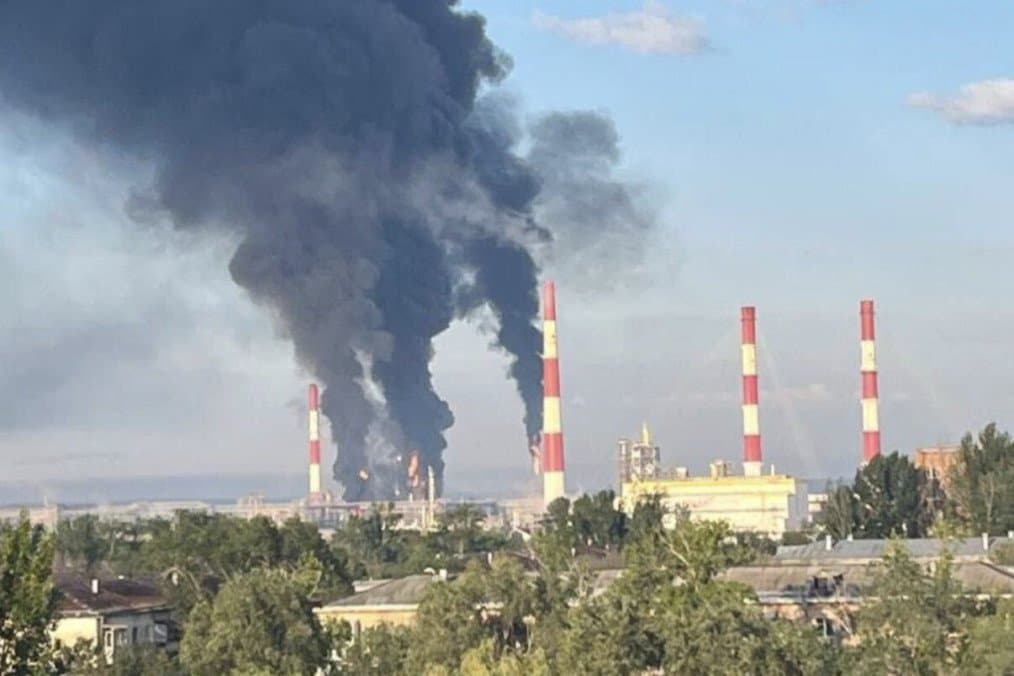 Ukrainian drone strike shuts Rosneft refinery in Russia's Samara region