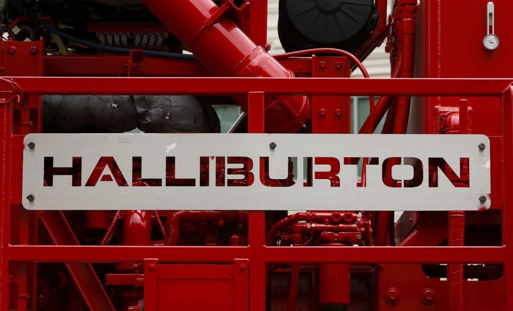 Halliburton trims spending, touts $400 million annual savings amid international weakness