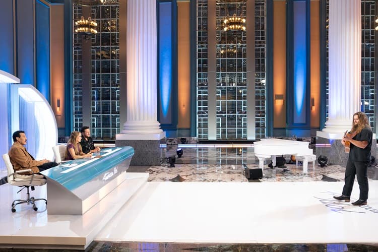 Fergus Falls Roofer Chris Tungseth Earns Top 20 Spot on American Idol