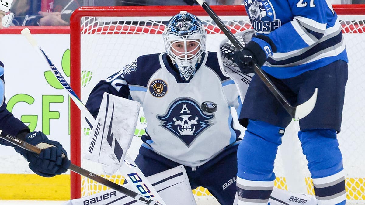 Murray stops 42, rookie Brady Martin scores as Admirals top Moose 4-1