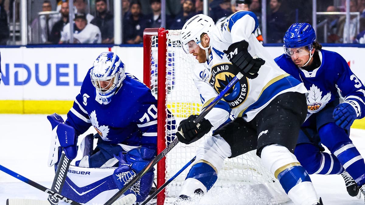 Cleveland closes in on Eastern final, Colorado-Chicago set in West