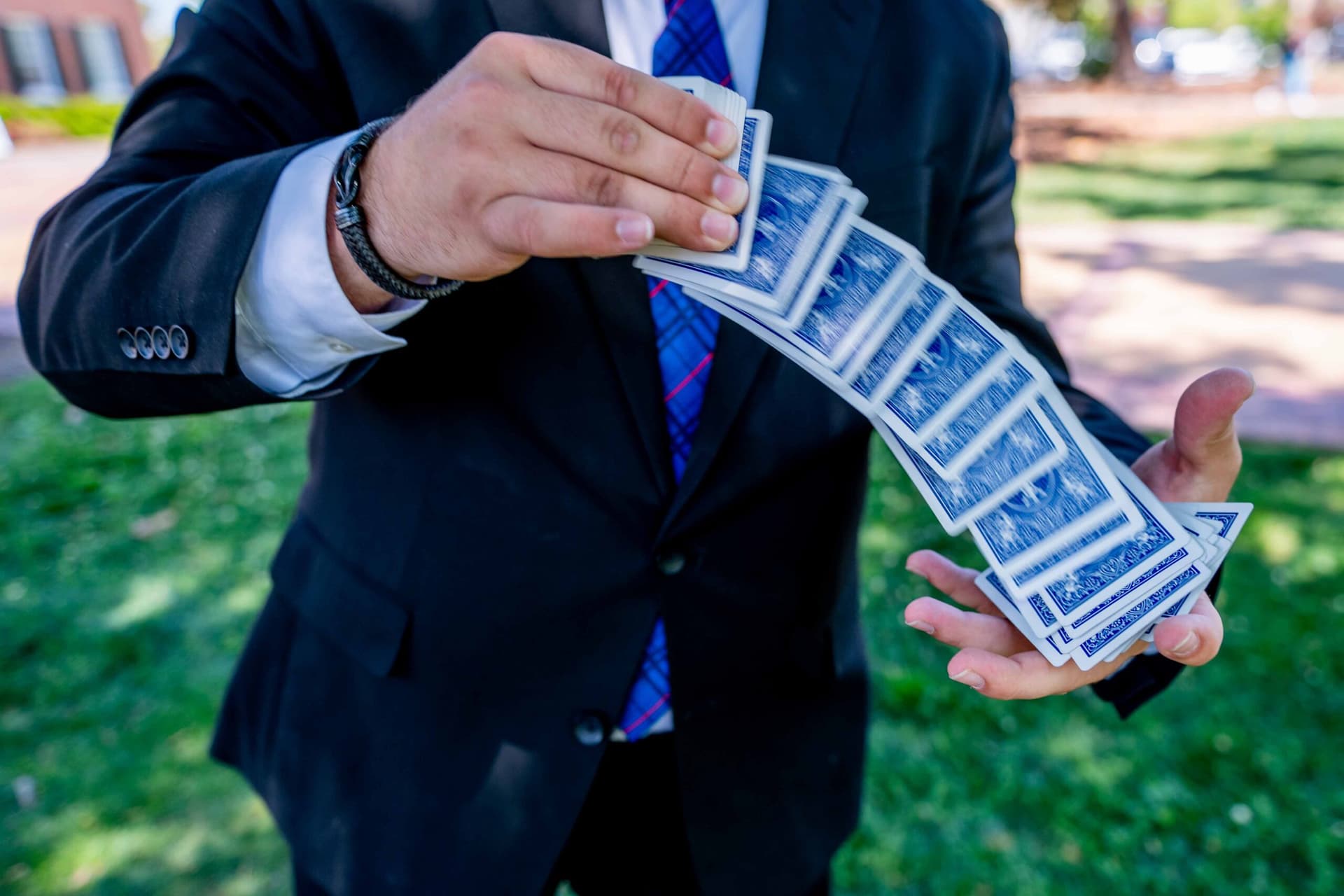 Oxford magician turns card tricks into a campus calling card
