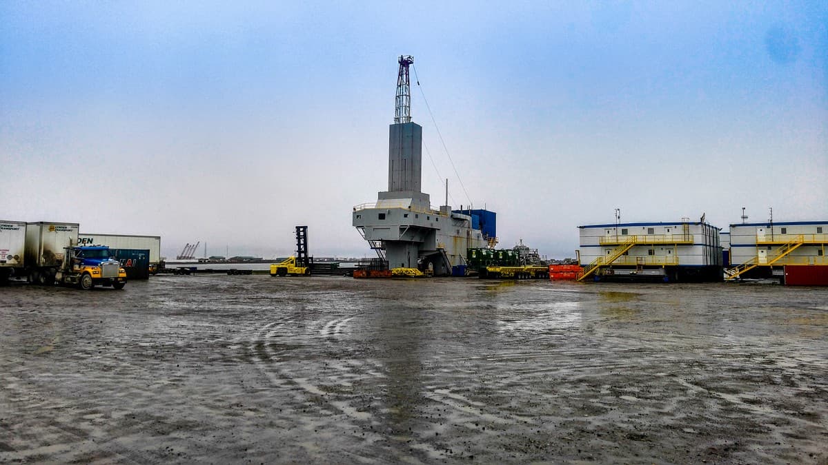 Prudhoe Bay guide spotlights oilfield work and Arctic scenery