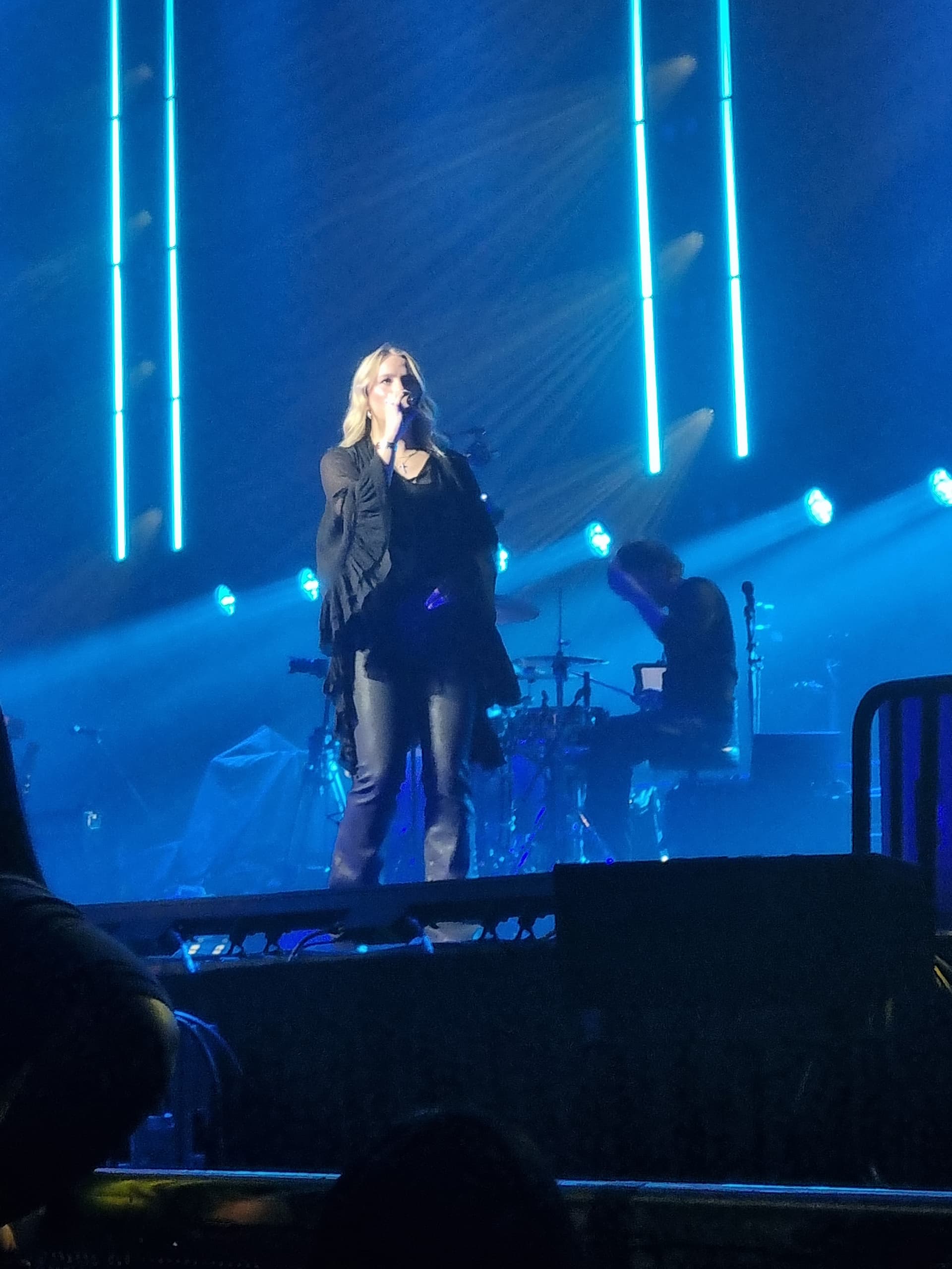 Arizona Native Avery Anna Headlines Yuma County Fair's Fifth Day