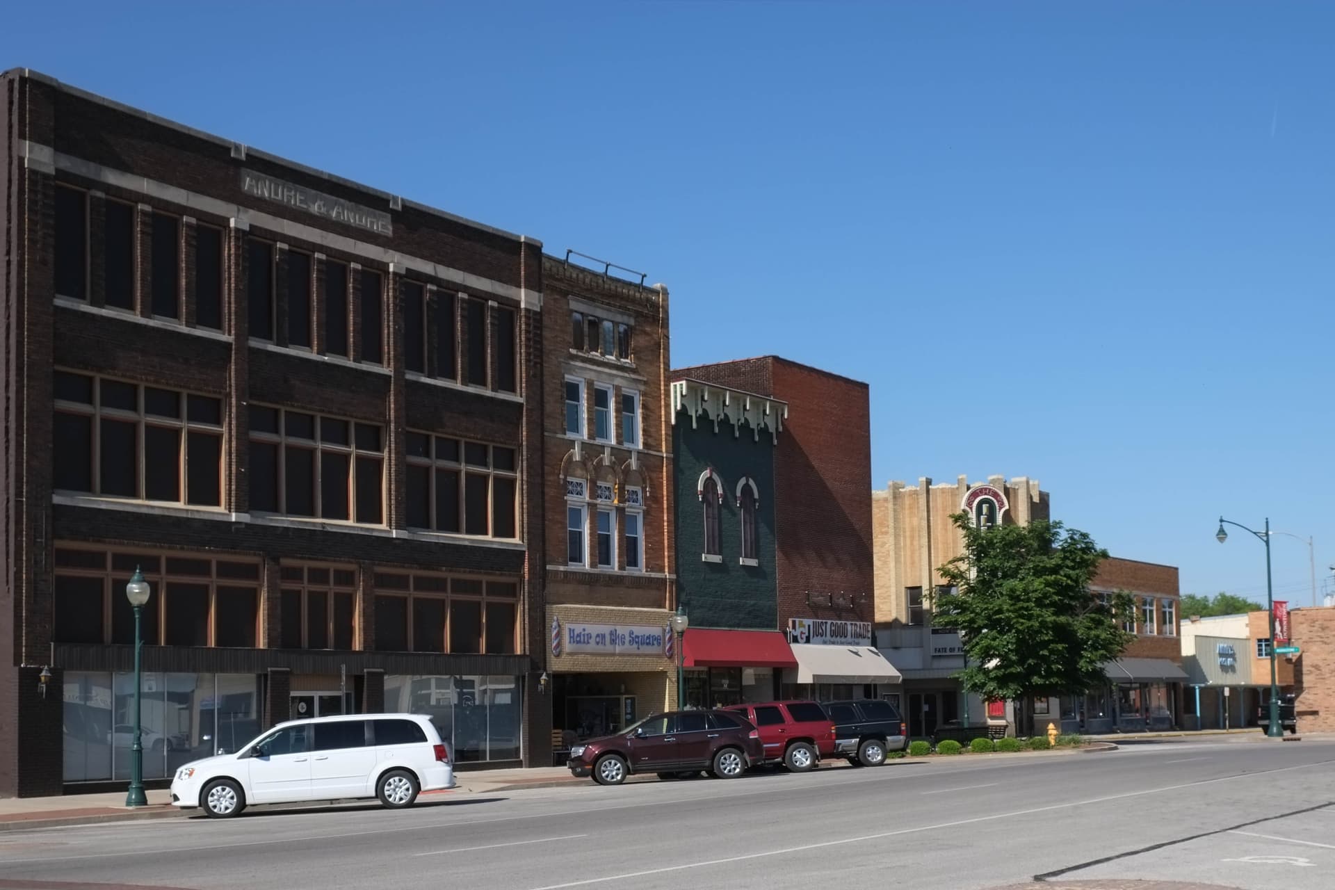 Jacksonville downtown spans 44 blocks, anchors commerce and history