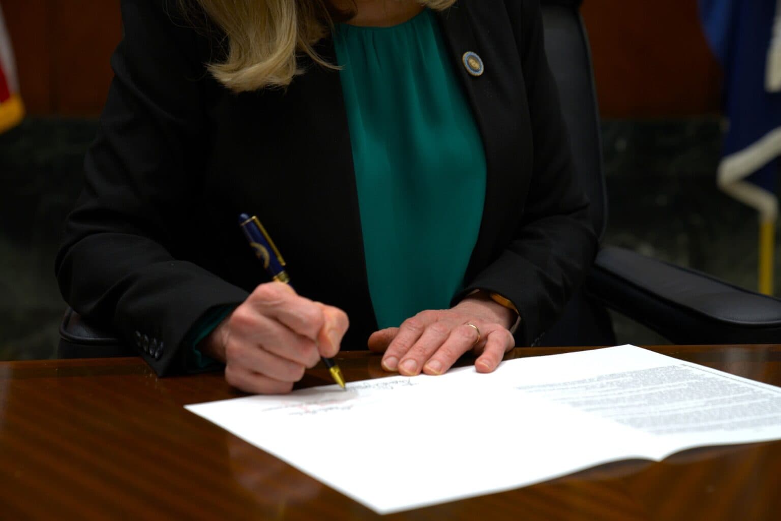 Spanberger Signs Bills Targeting $7.1 Billion in Virginia Business Investment