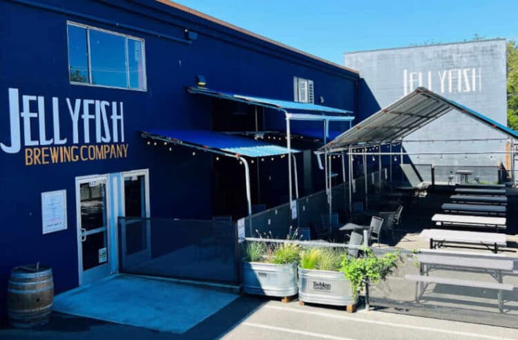 Jellyfish Brewing Partners with River Barrel to Expand Western Washington Distribution