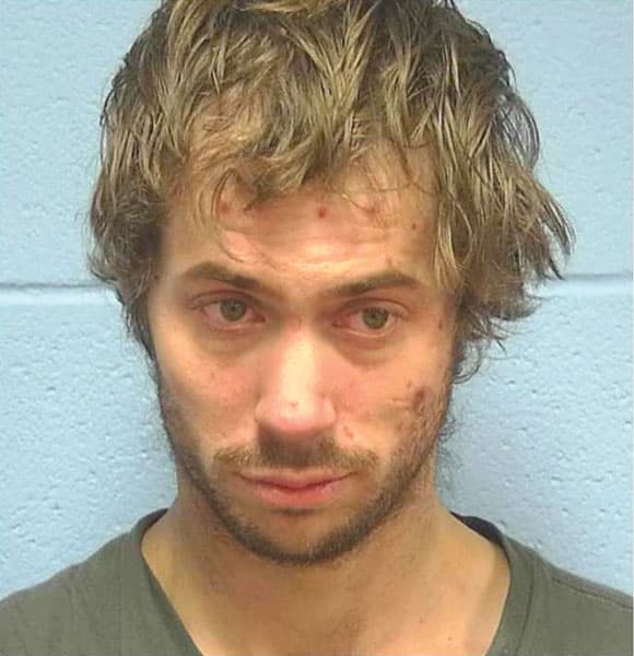 Oak Harbor police seek armed, dangerous man after Libby Road search