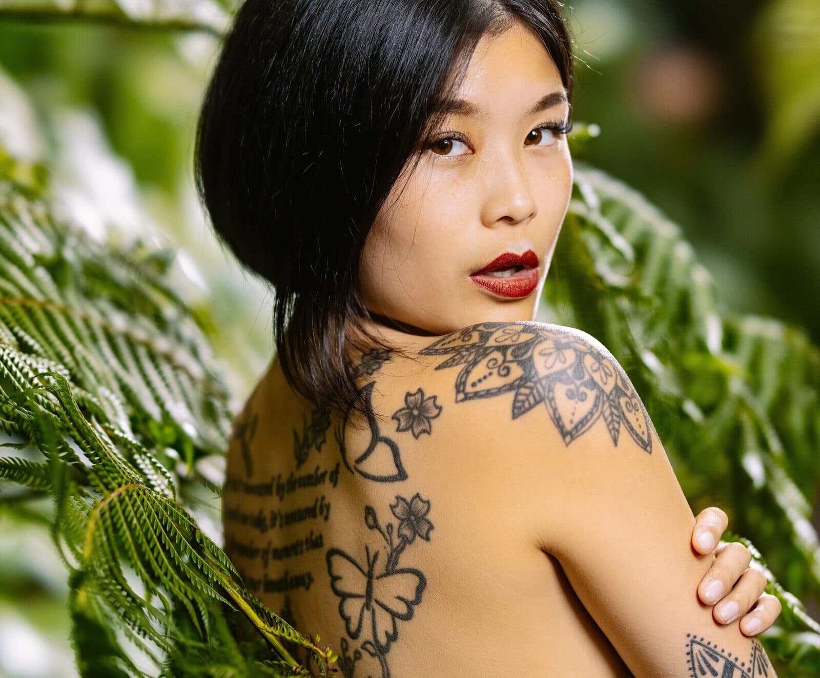 Würzburg Tattooer Ney Showcases Dotwork’s Rise in Geometric Design