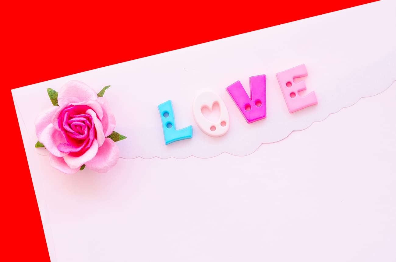 AnniversaryGift.org Refresh Restates Year-by-Year Traditions, Offers First-Anniversary Gifts and Explains Origins