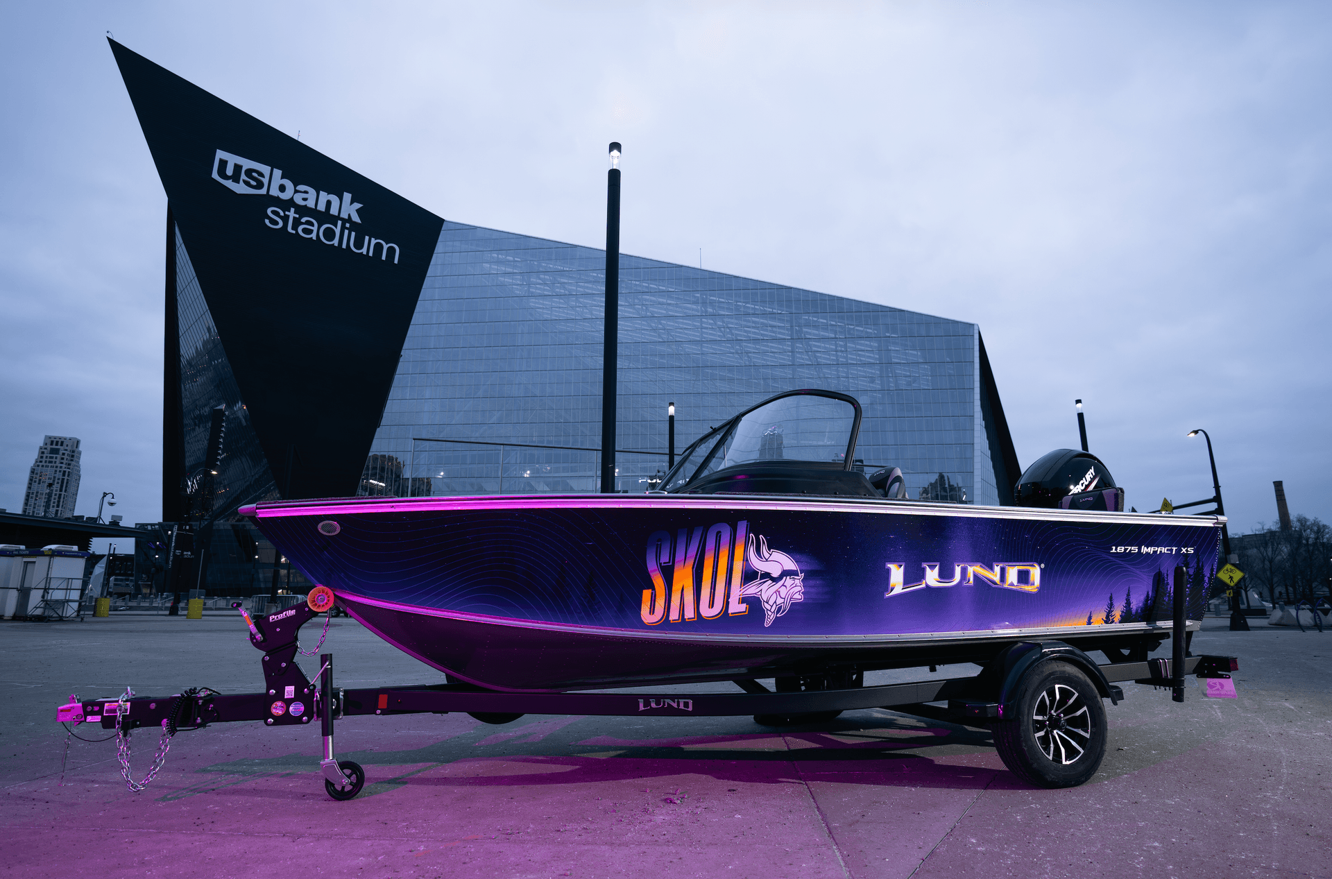 Lund Boats Partners with Minnesota Vikings, Spotlights New York Mills Facility