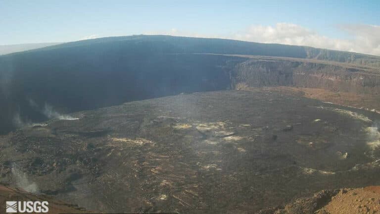 Small earthquake swarms detected beneath Halemaʻumaʻu crater; HVO monitoring