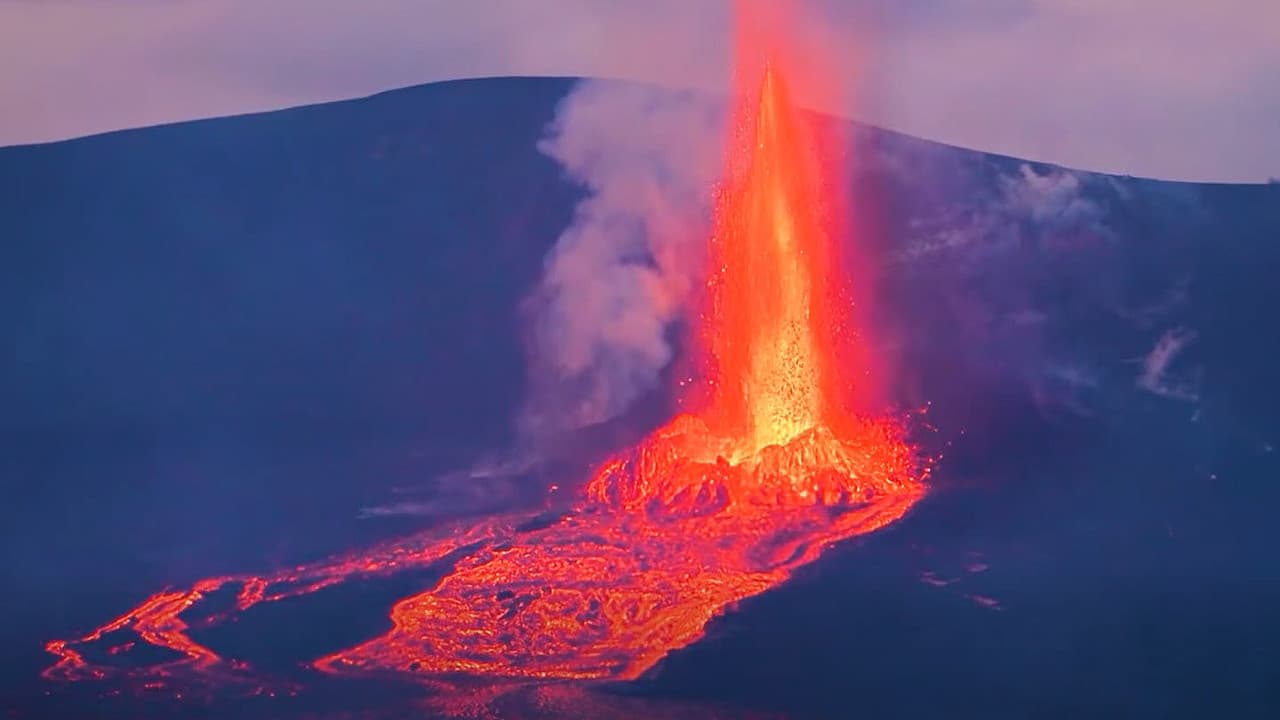 Kīlauea summit eruption sends hundreds-foot fountains and ash
