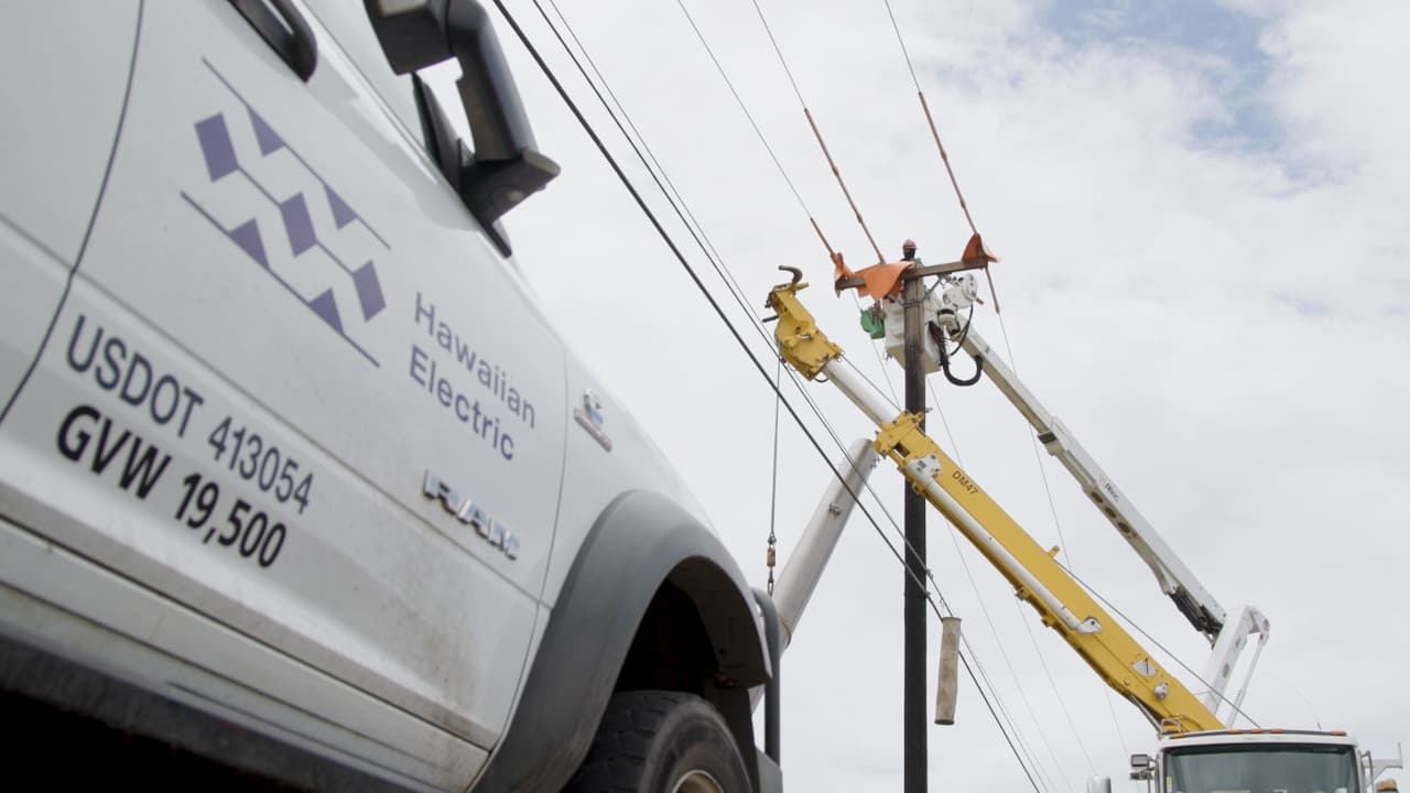 Hawaiian Electric warns of wildfire season, plans Big Island grid upgrades