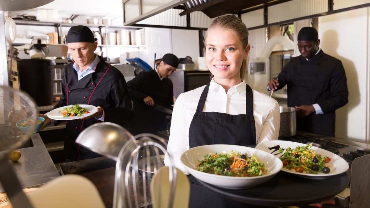 CDC spotlights training and kitchen management to improve restaurant food safety